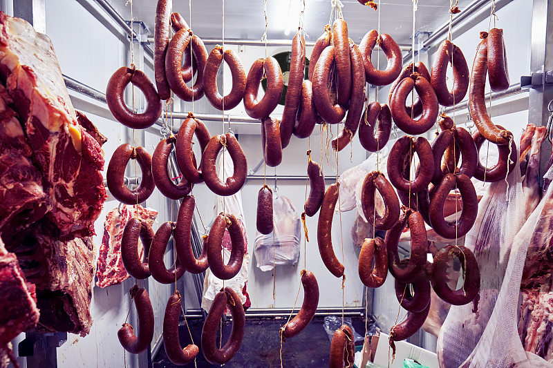 1624936703367016.jpg sausage cold room1.jpg
